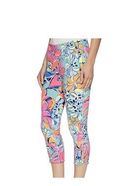 Lilly Pulitzer Luxletic Weekender
Crop Leggings Seaside Aqua
Breezy Babe L NWT